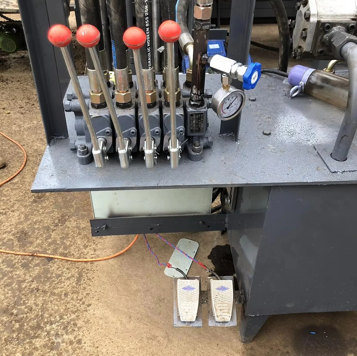 Practical Brick Making Machine Concrete Block Molding Gear for Making Solid Hollow Cement Construction Bricks