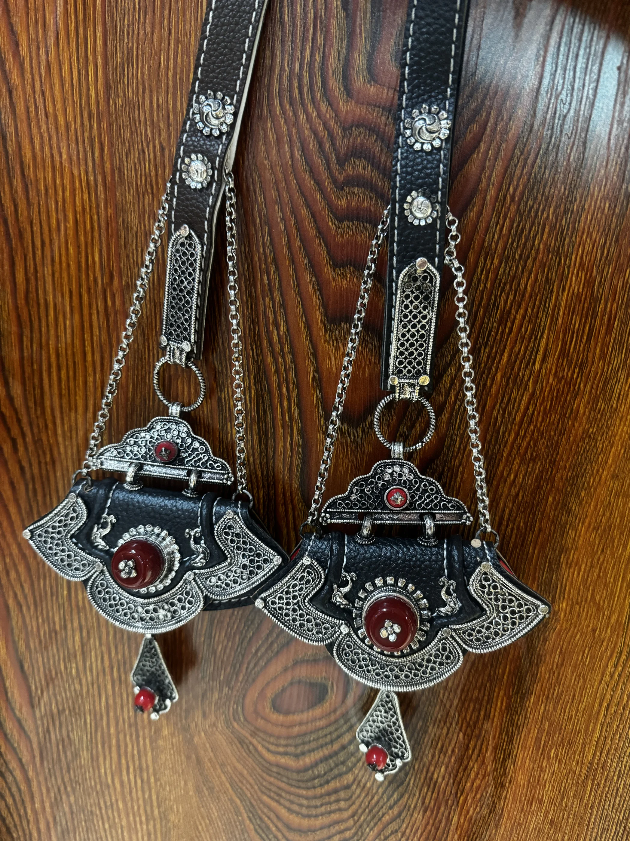 

New 2023 Handmade Ladies Tibetan Ethnic Copper Alloy Silver Plated Chain Pendant Versatile Faionable Wallet World Sle Jew...