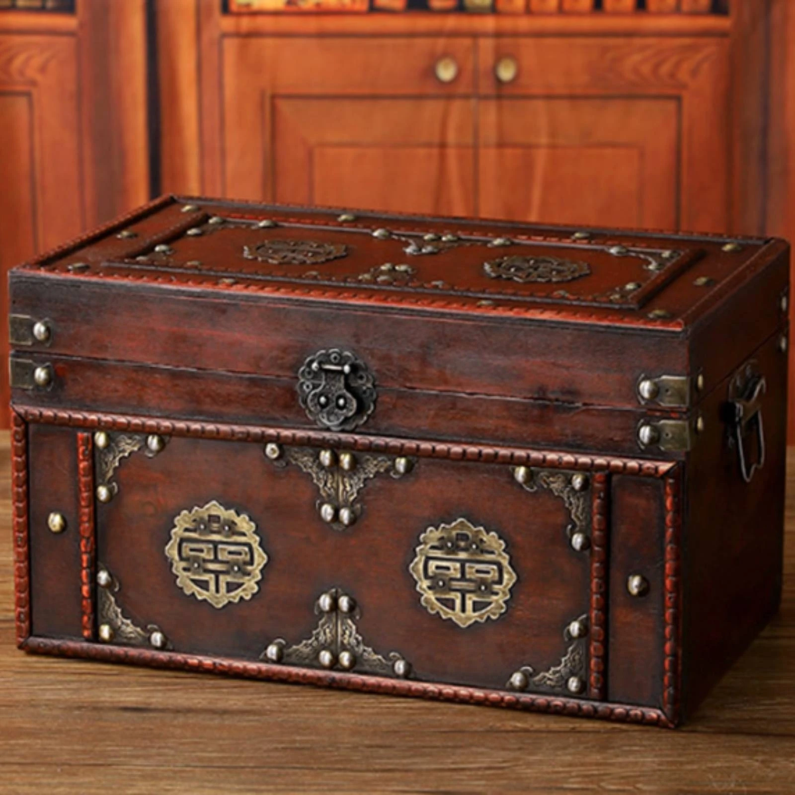 Storage Chest with Hinged Lid Vintage Wooden Storage Box with Latch Keepsake Chest with Hinged Lid Antique-Style for Newlyweds