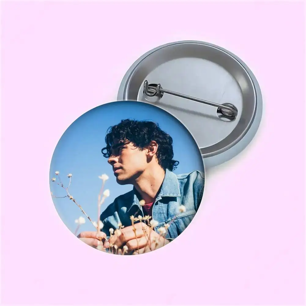 شارات المغني جو جي جوناس الرائعة الرائعة على شكل زر بروش شارة حقيبة تزيين مجموعة المروحة هدية