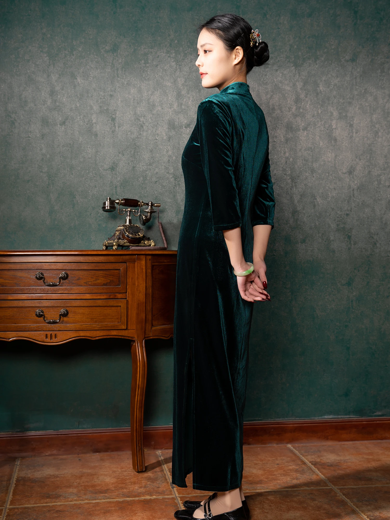 

Классическое эластичное платье из золотистого бархата с высокой эластичностью, приталенное, с рукавом 3/4, весна-лето, винтажное, с флаговым принтом, длинное, элегантное