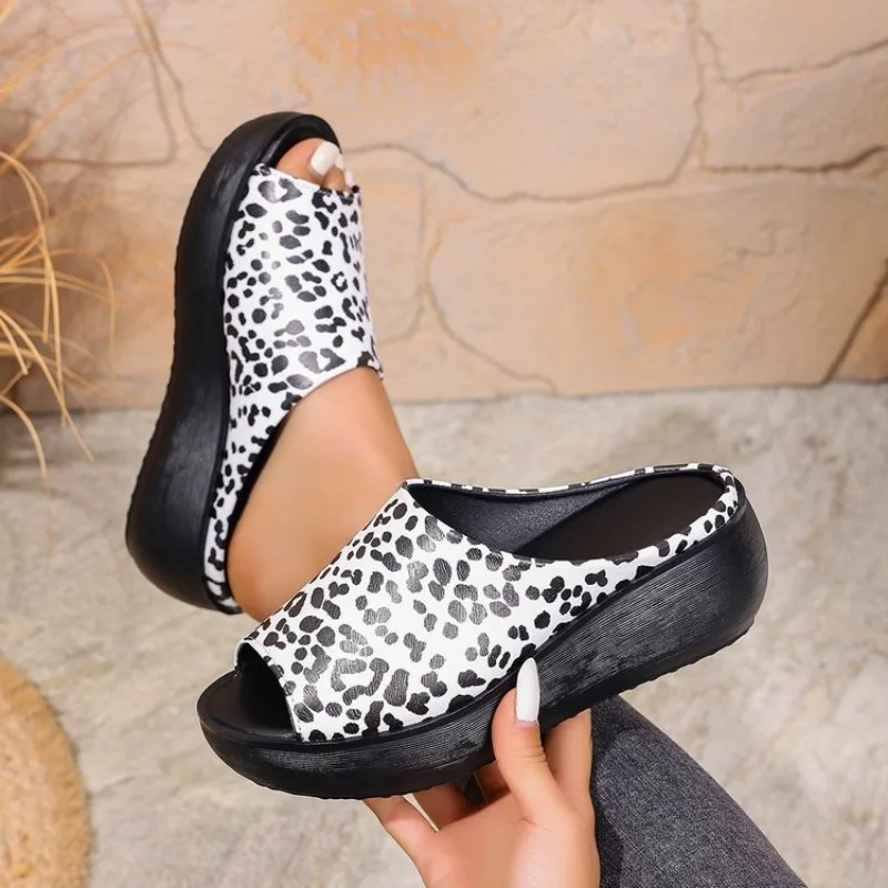 

Women's fashion shoes 2025 Summer open-toed women's slippers Comfortable lightweight wedge shoes Classic printed platform slippe