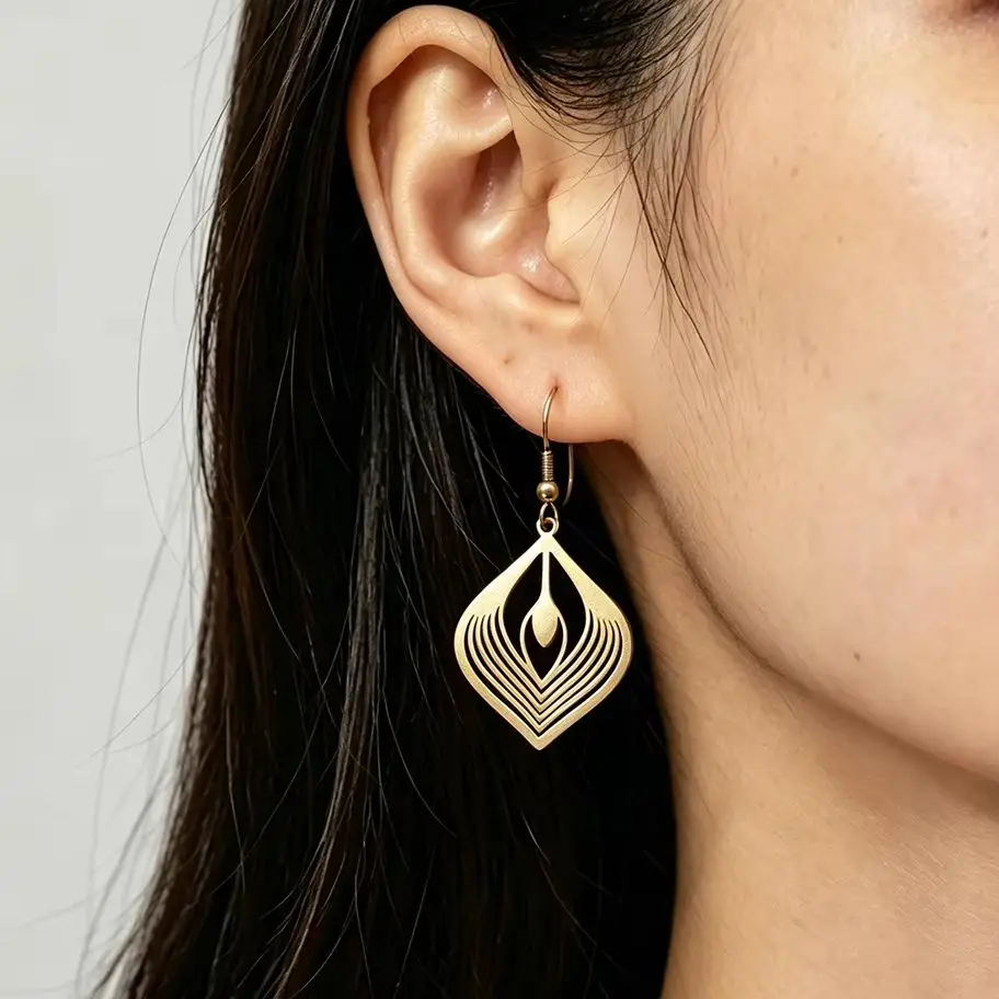 Vintage Gold‑Tone Hollow Peacock Feather Dangle Earrings - Unique Ethnic Statement Women's Hook Pendant Jewelry Earrings