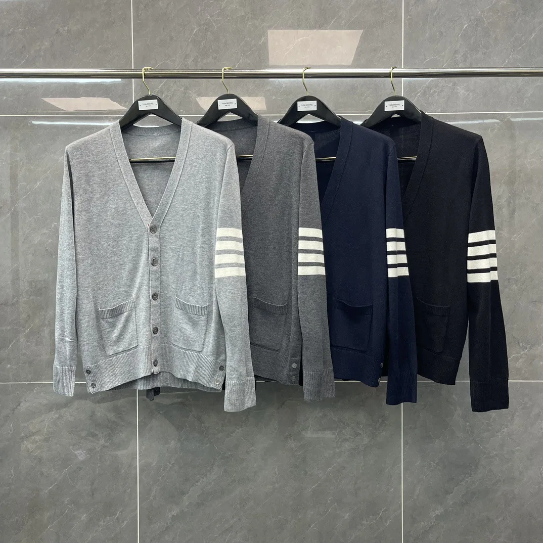 

Мужской вязаный кардиган с V-образным вырезом на пяти пуговицах, повседневный, тонкий, с длинными рукавами, из смесовой шерсти, в полоску, с четырьмя полосками, для пар