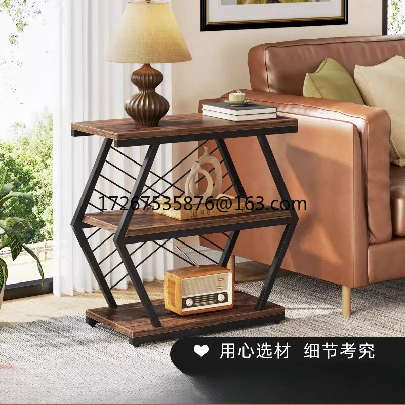 

Ретро и старый диван, несколько небольших квартир B & B, гостиная, балкон, уголок, несколько спален, прикроватный журнальный столик, чайный столик