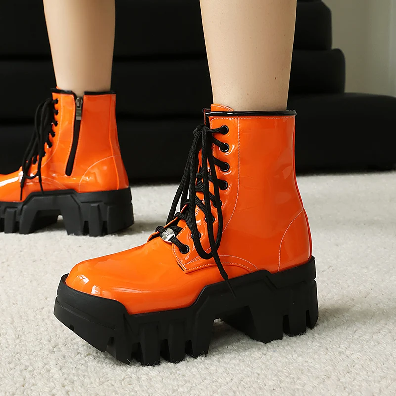 

Большие размеры, губчатый торт, каблук, толстая подошва, резиновые глянцевые короткие сапоги из лакированной кожи, женские ботинки на молнии, увеличивающие рост на шнуровке