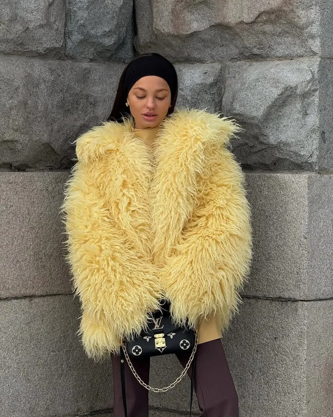 Mantel Bulu Imitasi Wanita Jaket Bulu Solid Oversize Syal Leher Bulat Lengan Panjang Jahitan Terbuka Tebal Hangat Bulu Kasual Musim Gugur Musim Dingin 2025