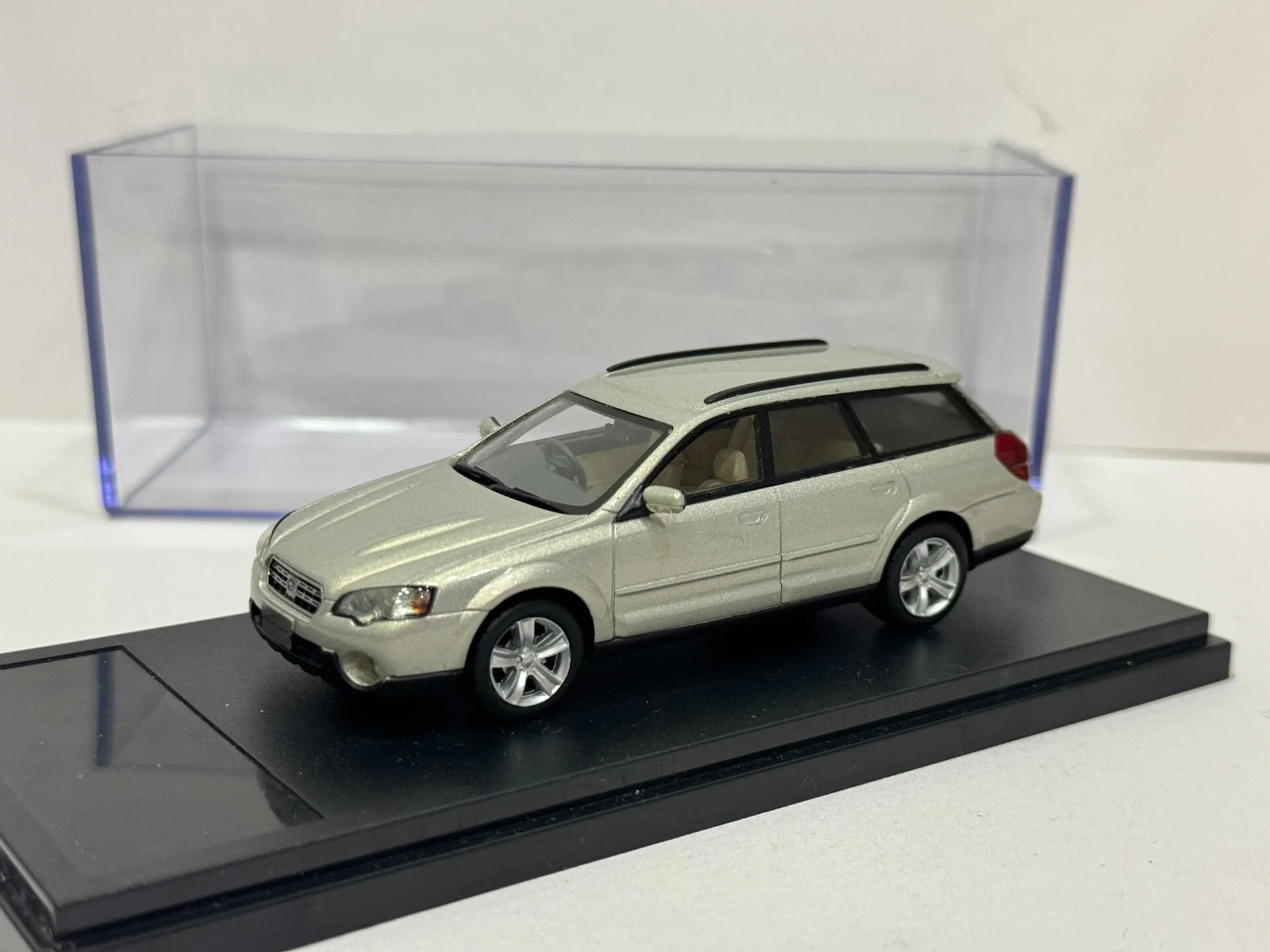 

Flaws Explosion Window No Nameplate Hi Story 1/43 Scale Subaru Outback Resin Car Model