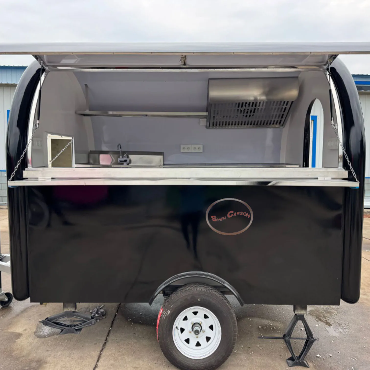 

The Calm and High-End Visual Identity of the Outdoor Food Trailer