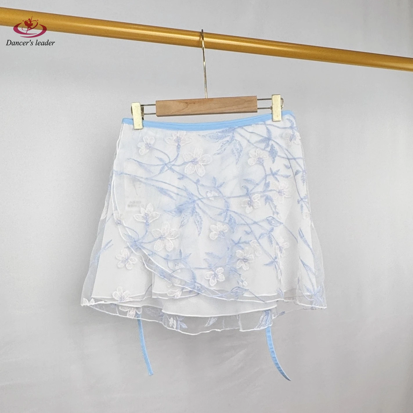 Gonna da balletto da donna Cinque in uno Gonna da ballo con ricamo prugna Tuta per adulti Ragazza che pratica la mini gonna da balletto Immagine