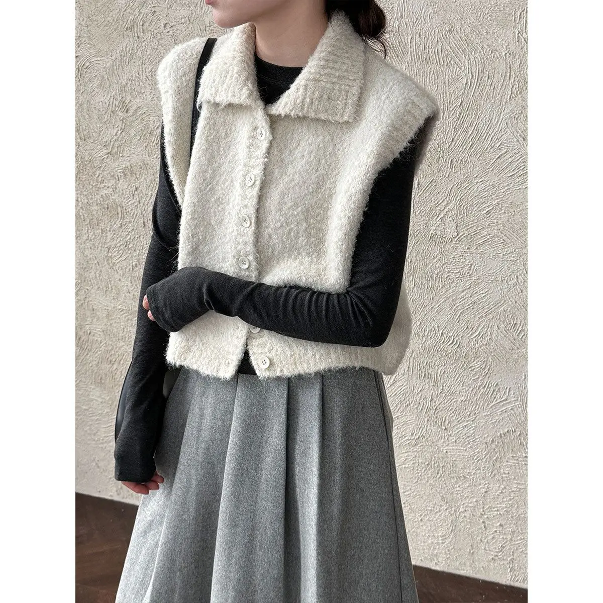 

Simple Elegant Stand Collar Soft Wool Knitted Vest for Women Autumn New Layered Lazy Vest