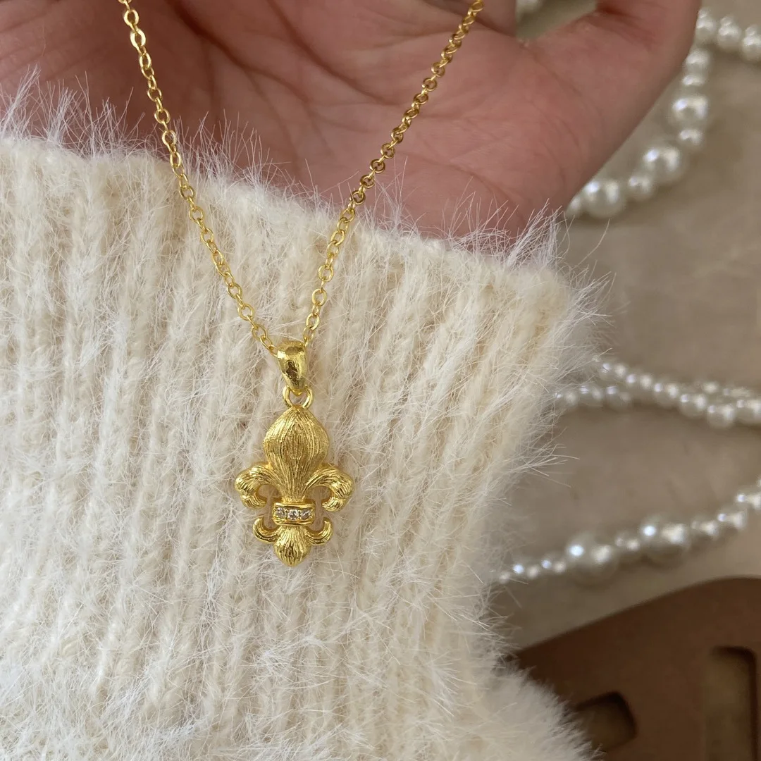 Luxury Gold Fleur De Lis Pendant Necklace Double Sided Brushed Dainty Clavicle Chain Choker Jewelry For Women Daily Party Wear