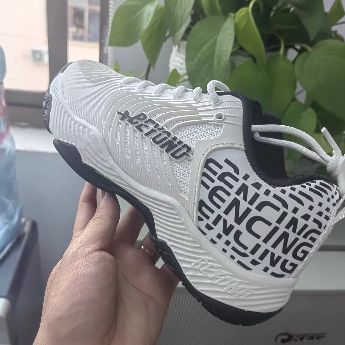 2025 new fashion professional non-slip badminton indoor fitness exercise volleyball sports sneakers breathable shoes