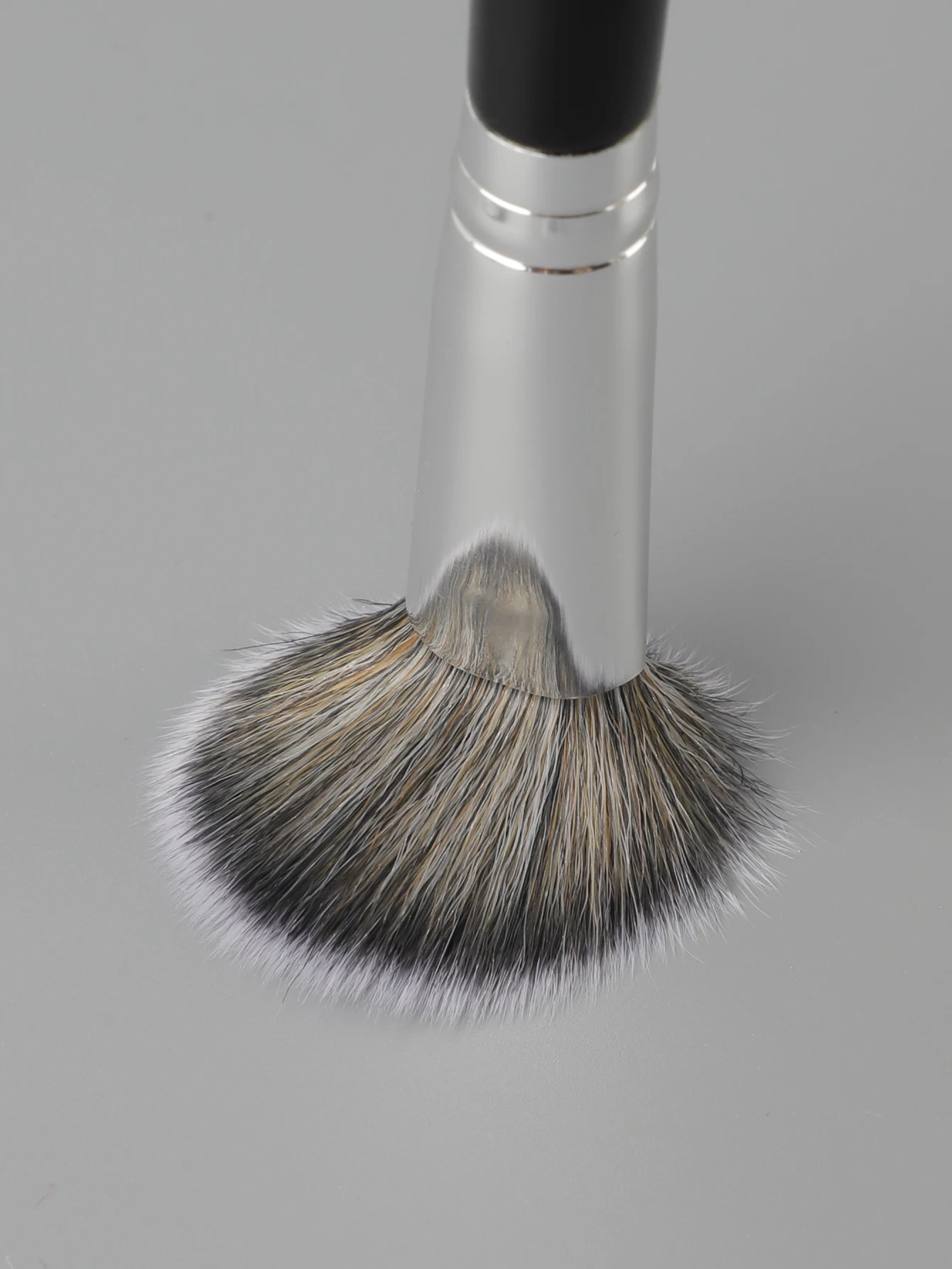 Zwarte concealerborstel met enkele schuine kop, concealerborstel voor onder de ogen, concealer, oogschaduwborstel met ronde kop, neuscontourborstel