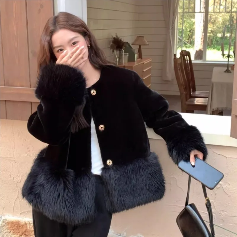 

A new black mixed fur coat for women thickened and warm light luxury fleece patchwork