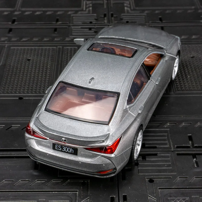 

1:35 simulation Lexus ES300h alloy car model doors can be opened rich details, fine workmanship, and good quality