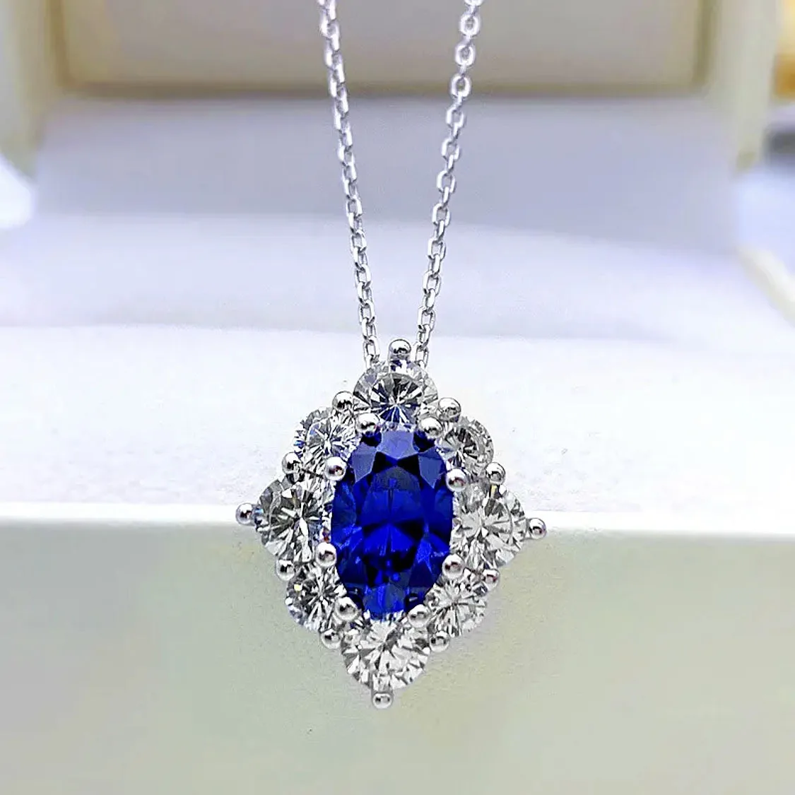 Luxury 18K Solid Platinum PT950 certifid new model temperament sapphire karat moissanite geometric pendant