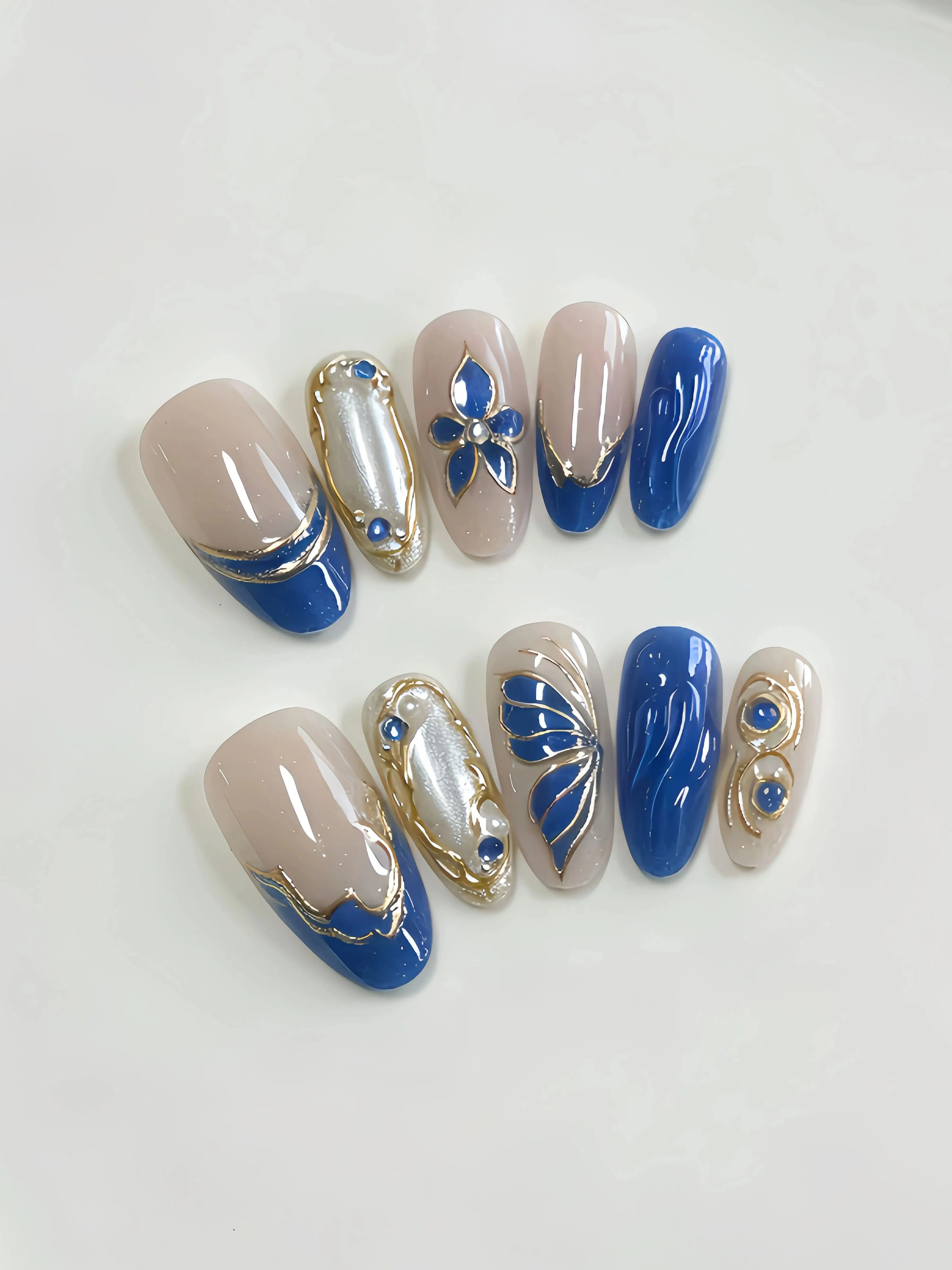 10-Piece Set of Klein Blue Gold Butterfly Press-On Nails, Reusable Fake Nails for a Festive Atmosphere, Luxury Style with Sapphire Blue Water Wave Pattern, Gold Edges, Pearl Blue Diamond Accessories, Suitable for Bridesmaids, Wedding Banquets, and Photo Shoots