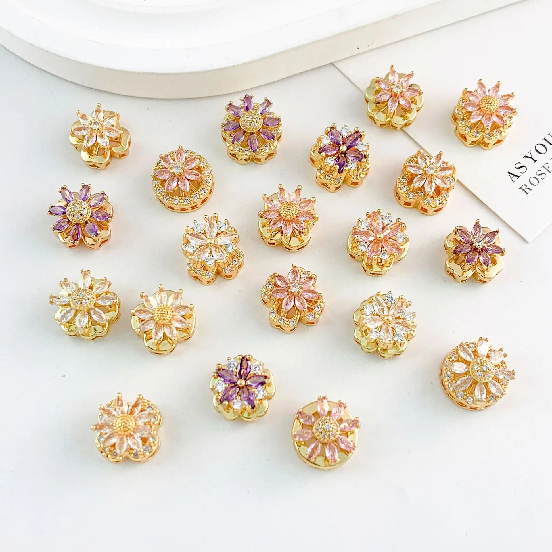 Fashion Luxury Spinning Flower Pendant DIY Jewelry 18K Golden Plated Color Retention High Quality Accessories Daily Wear Charm