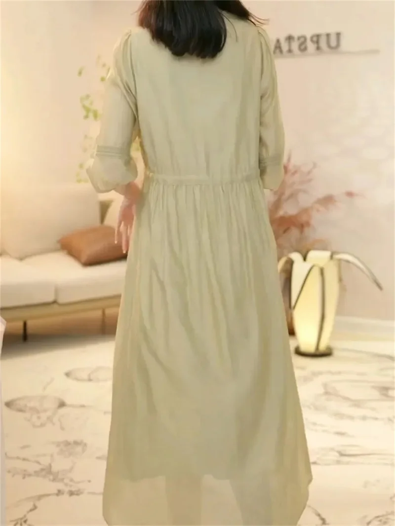 Zaawansowana lekka luksusowa ciężka haftowana sukienka z dekoltem w szpic dla kobiet 2024 Letnia nowa luźna i wyszczuplająca koronkowa sukienka Vp Temperament Kobiety