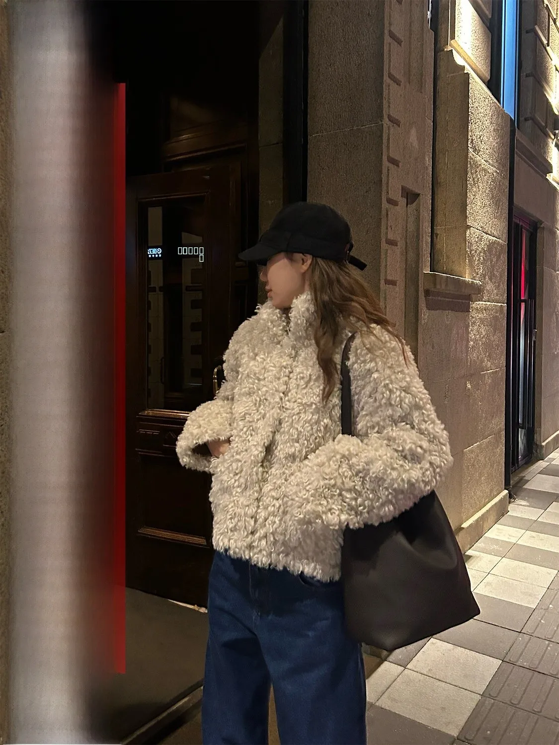 

Женская зимняя куртка D YANGJUN 2025: Новинка, премиум-класс, с воротником-стойкой из овечьего меха, комбинированная из кожи и меха