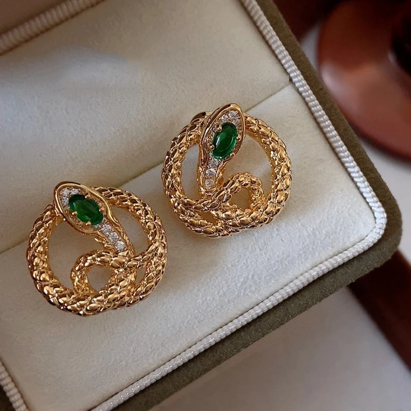 

Light luxury niche design, snake stud earrings, small snake shape earrings.