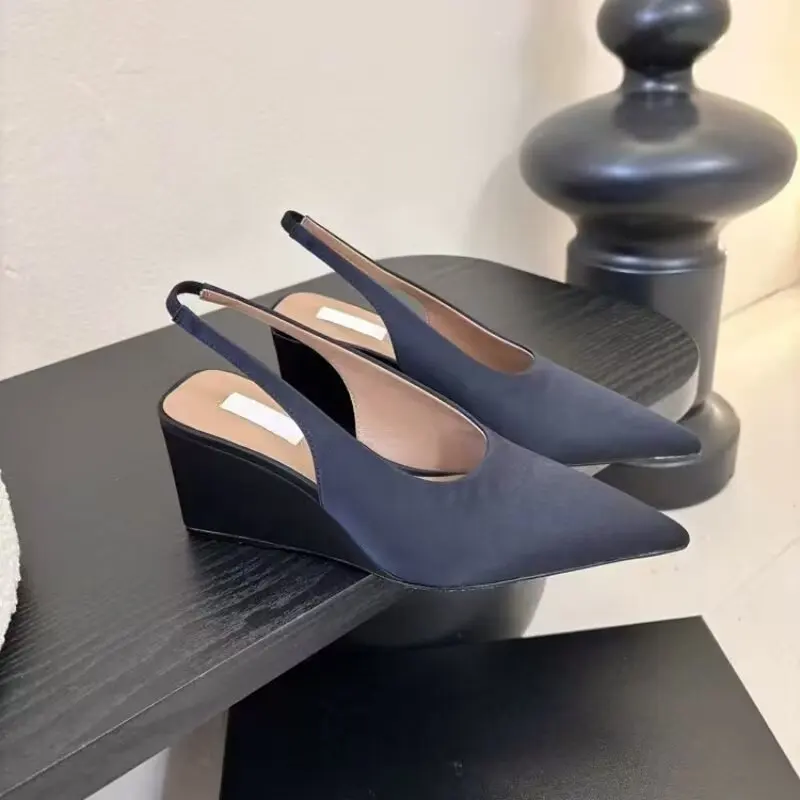 

Designer Brand Original Light Luxury Pointed Leather Sandals Women's Bag Headslope Follow up Shoes