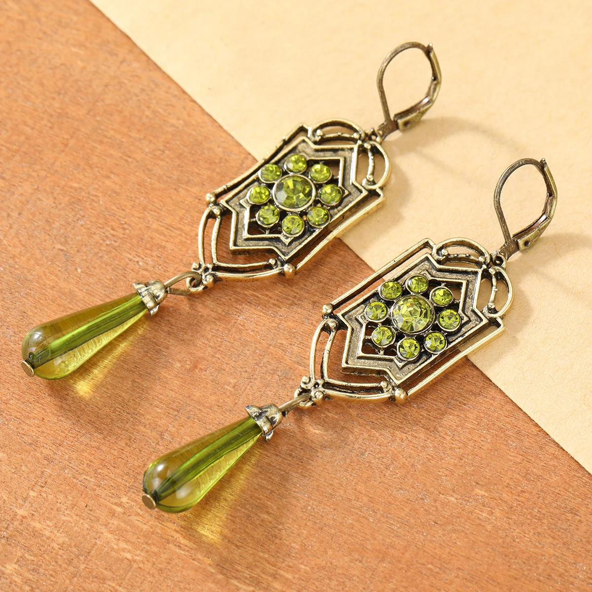 Vintage Court-Style Women's Drop Earrings with Artificial Gemstones and Teardrop Pendants, Suitable for Banquets and Dinners.