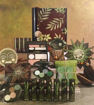 Dárková krabička Girlcult, sada na líčení All in Magic, oční stíny, glazura na rty, rtěnka, tvářenka, rozjasňovač. 10 nejlepší prodej kompletní profesionální sada na líčení - №7