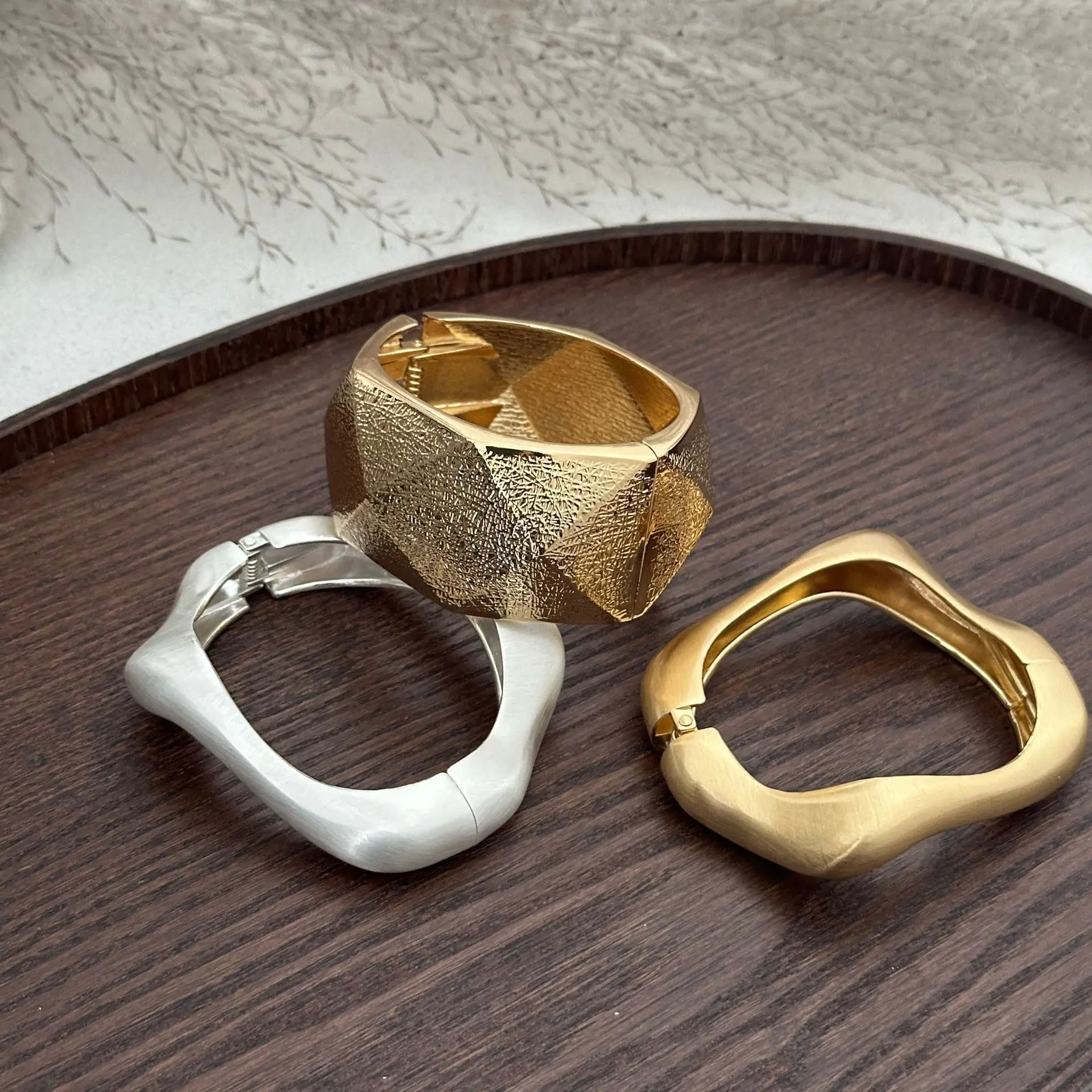 KMVEXO Luxury Vintage Hip Hop Metal Cuff Bangles Punk Gold Silver Color Geometric Spring Bangles For Women Bracelet Men Jewelry