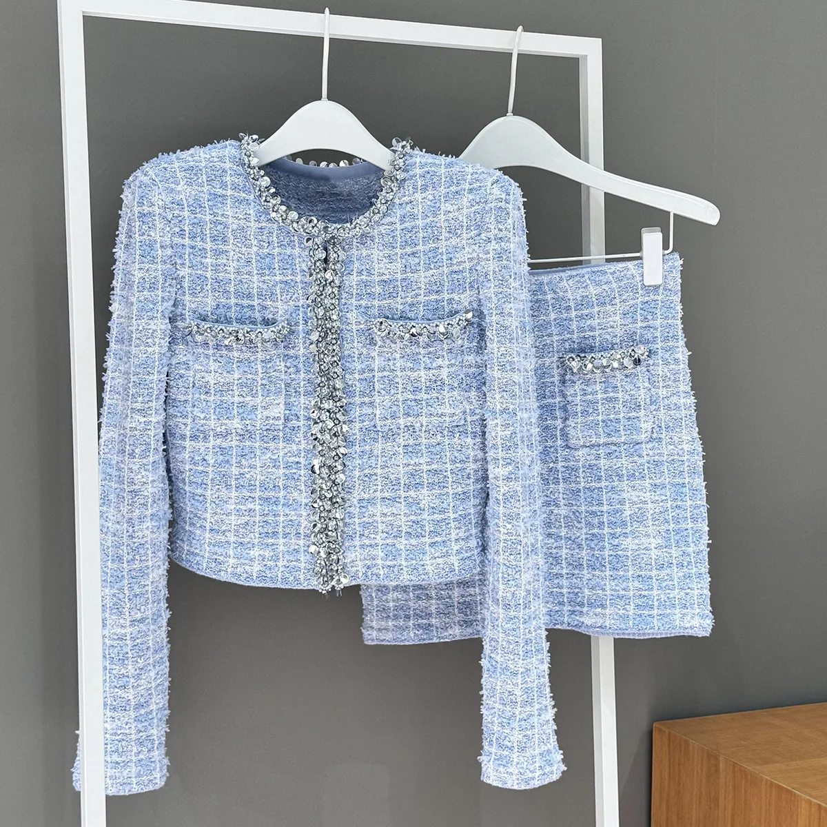 

Dazzling sequined long-sleeved knitted coat + A-line blue checkered skirt two-piece set for autumn outfit skirt suits