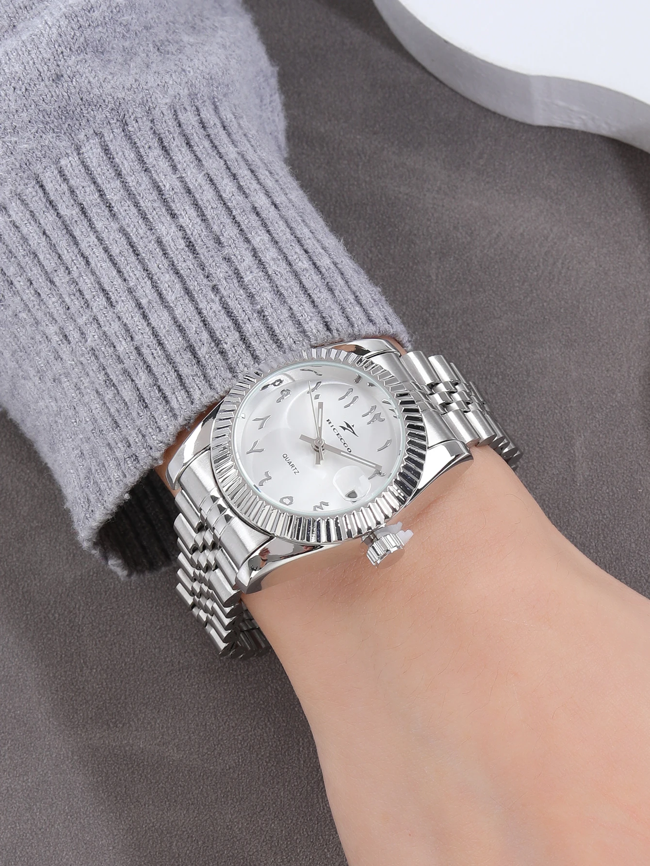 Women\'s Fashion Round Wristwatches Luxury Female Special Dial Plate Bracelet Clock Quartz Watches for Birthday Holiday Gift