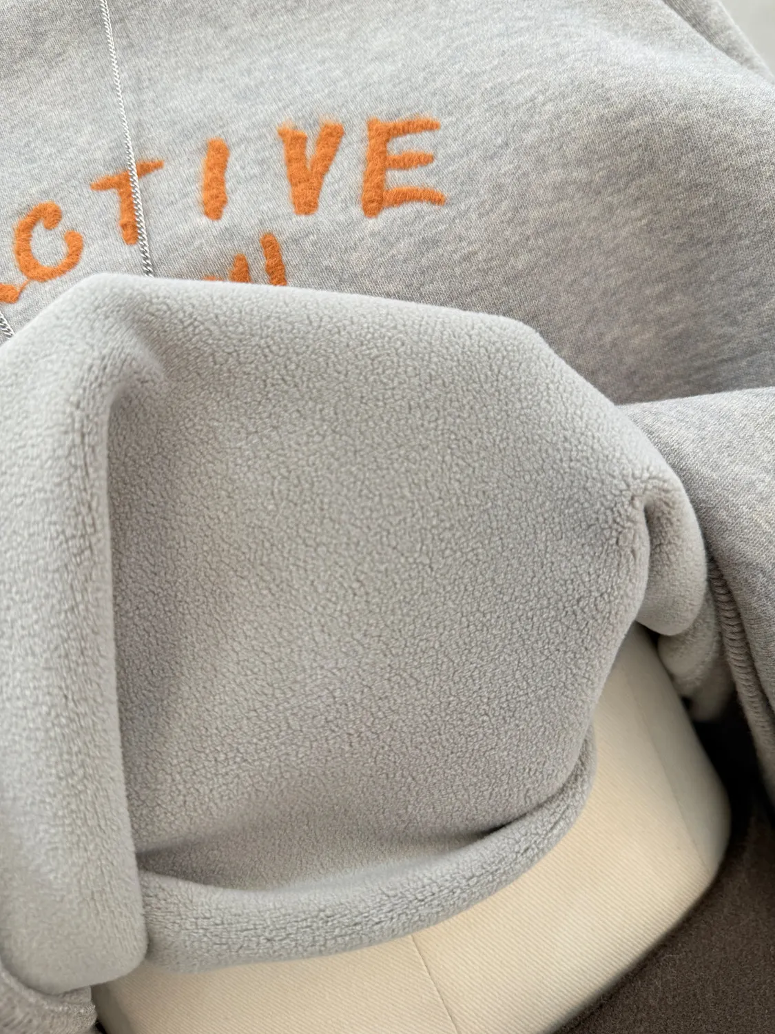 Spring 2026 Women's Oversized Comfortable Fleece-lined Round-neck Sweatshirt with Letter Print Warm Pull-over Casual Style