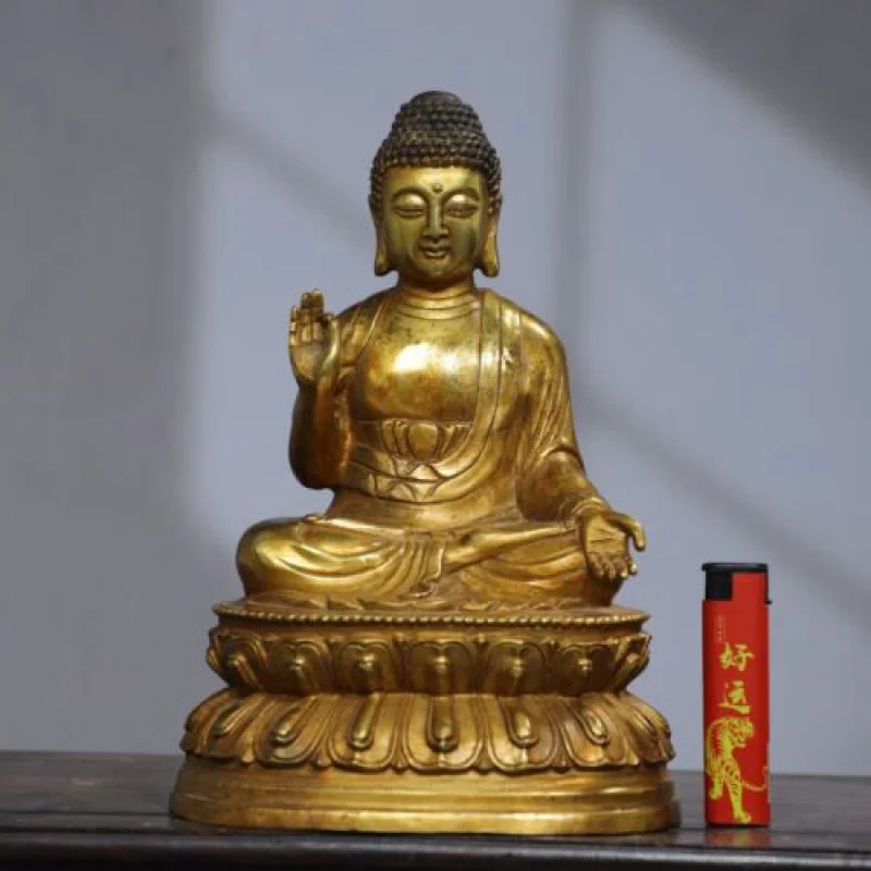 

Offering a bronze gilded Buddha statue of the Great Sun Tathagata at home 23CM