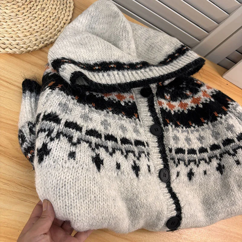 

2026 New Retro Plush Knitted Temperament Special Cardigan Women's Loose Casual Lazy Style Autumn Sweater Jacket Top Thick