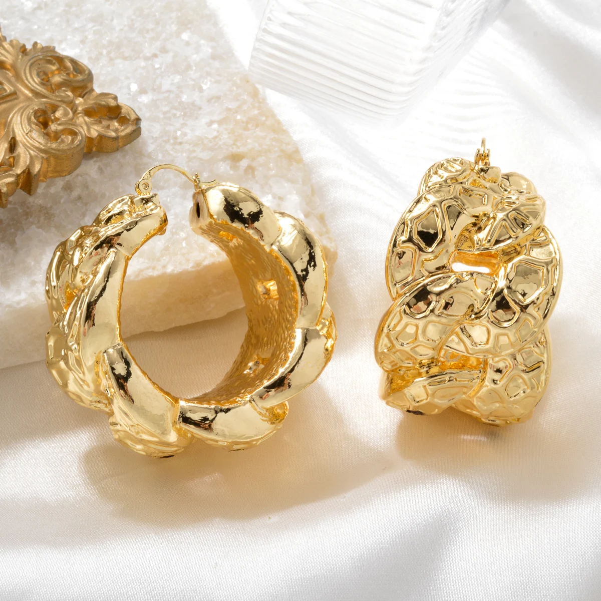Dubai 18k Gold-Plated Women's Ear Loops With Irregular Texture Design Rock and Hip-hop Party Jewelry Accessories Gifts