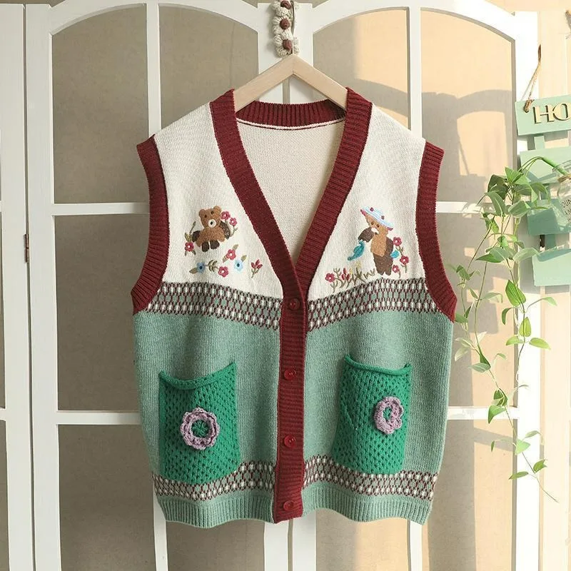 

2024 Autumn New Contrasting Color V-neck Knitted Pocket Mori Girl Style Sweet Embroidered Cartoon Bear Sweater Vest Top