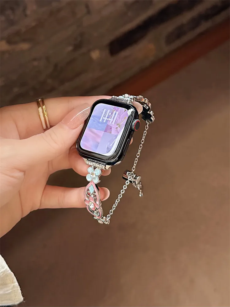 

Four leaf clover set with diamonds Compatible with iWatch strap 38mm 40mm 41mm 42mm 44mm 45mm 49mm fashionable strap