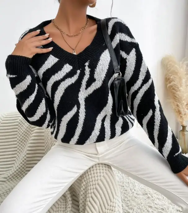 

Autumn Winter Fashion Casual Style V-Neck Color Blocked Zebra Pattern Knitted Jacquard Design Loose Women's Long Sleeved Sweater