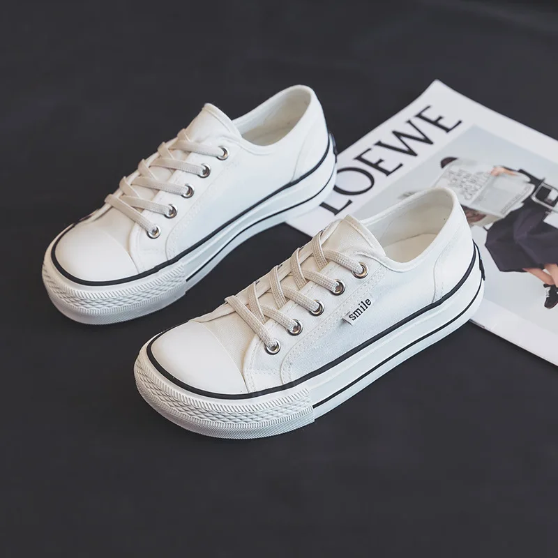 2026 Girls white Light brown SneakersDesigner Canvas Shoes Women Low Top Sneakers Wide Toe Lace Up Trainers Shoes  Comfortable