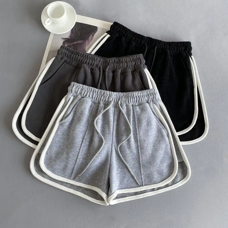 Pantalones Cortos de Estilo Universitario a la Moda 2026 - Pantalones Cortos Holgados con Ribete en Contraste Gris y Blanco, Estética Y2K, Ropa Urbana, Cómodos Pantalones Deportivos de Cintura Alta