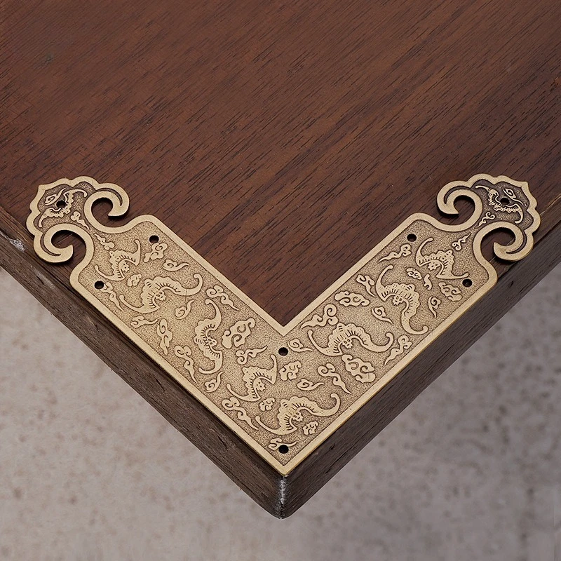 2 pcs Antique-Style Bronze Corner Guards, Traditional Medicine Cabinet Door Decorative Corner Pieces, Furniture Corner Ornaments