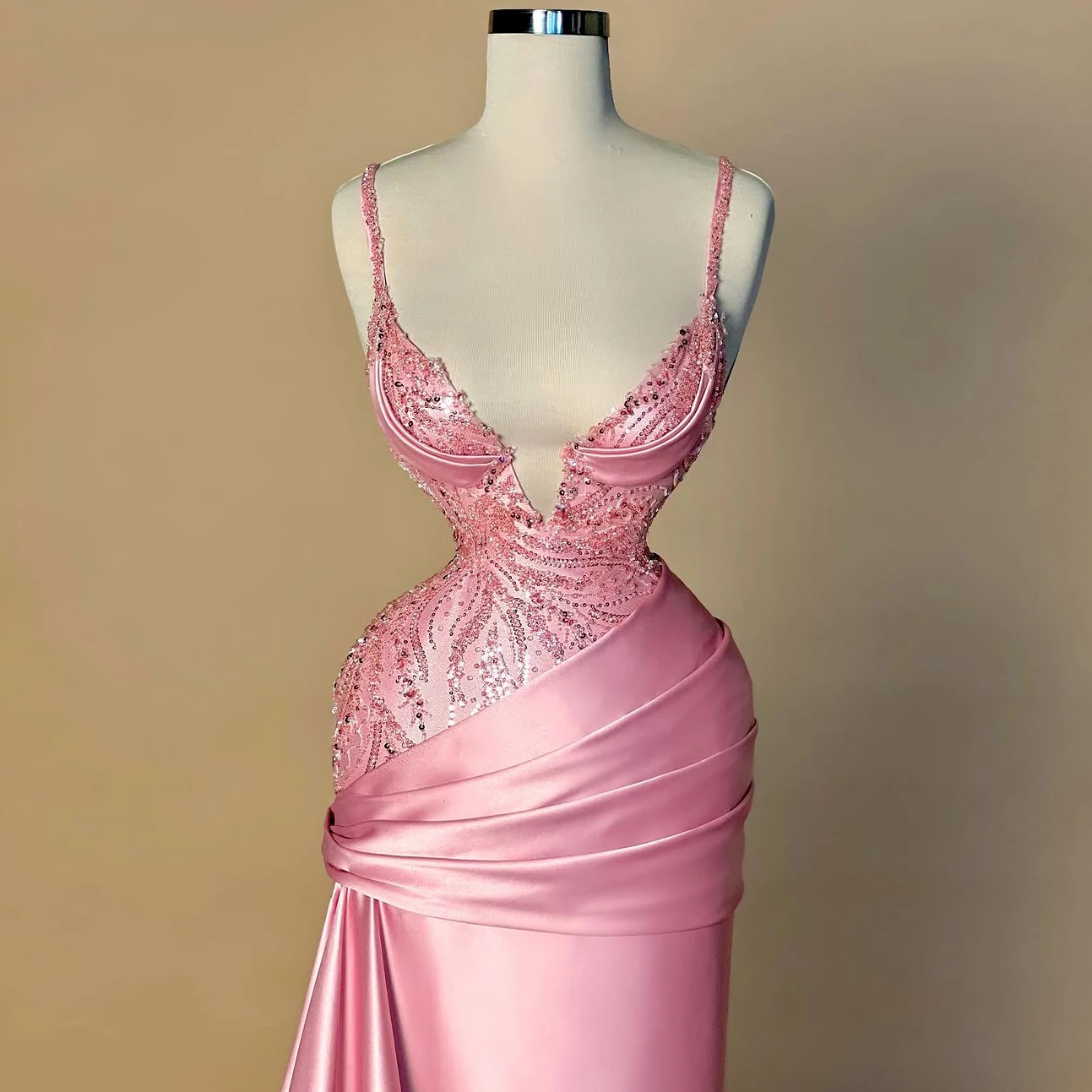 Roze strapless avondjurk met pailletten en sleep elegante avondjurk banket bruiloft baljurk