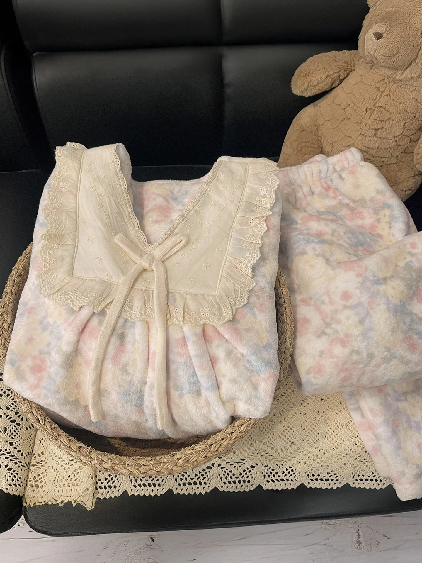 

Women's Coral Fleece Pajamas Thickened Flannel Autumn Winter Home Clothes Long Sleeve V-neck Full Print Polyester Fiber