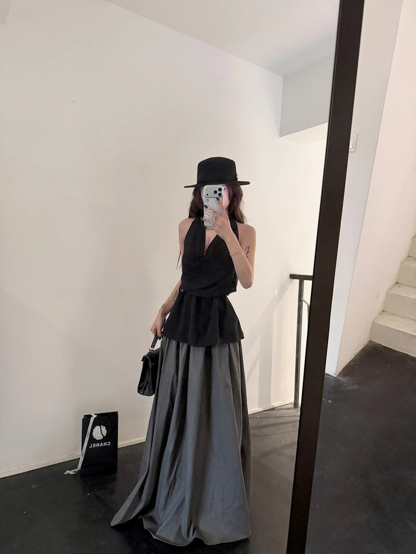 

Lili Miss Black Neck Hanging Top Set Women's Slimming Grey Long Skirt Two-Piece Set Spring Fashion Women's Clothing