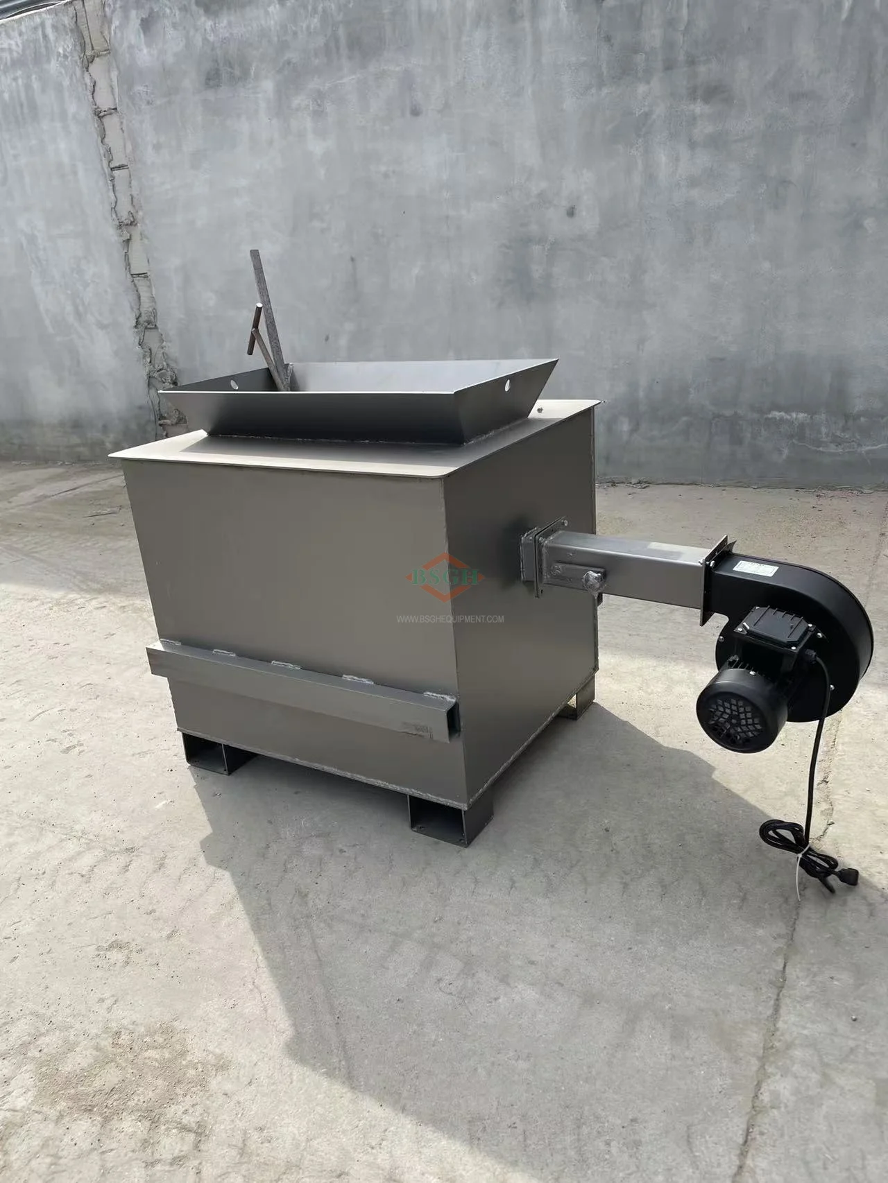 Economic Small Burn Garbage Trash Burner Device Smokeless Waste Incinerator in American Market