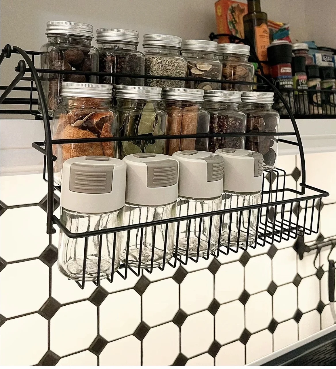 3段プルダウンスパイスラック、スパイスボトル用格納式キッチン収納棚、簡単に手が届くプルアウトキャビネットパントリーオーガナイザー