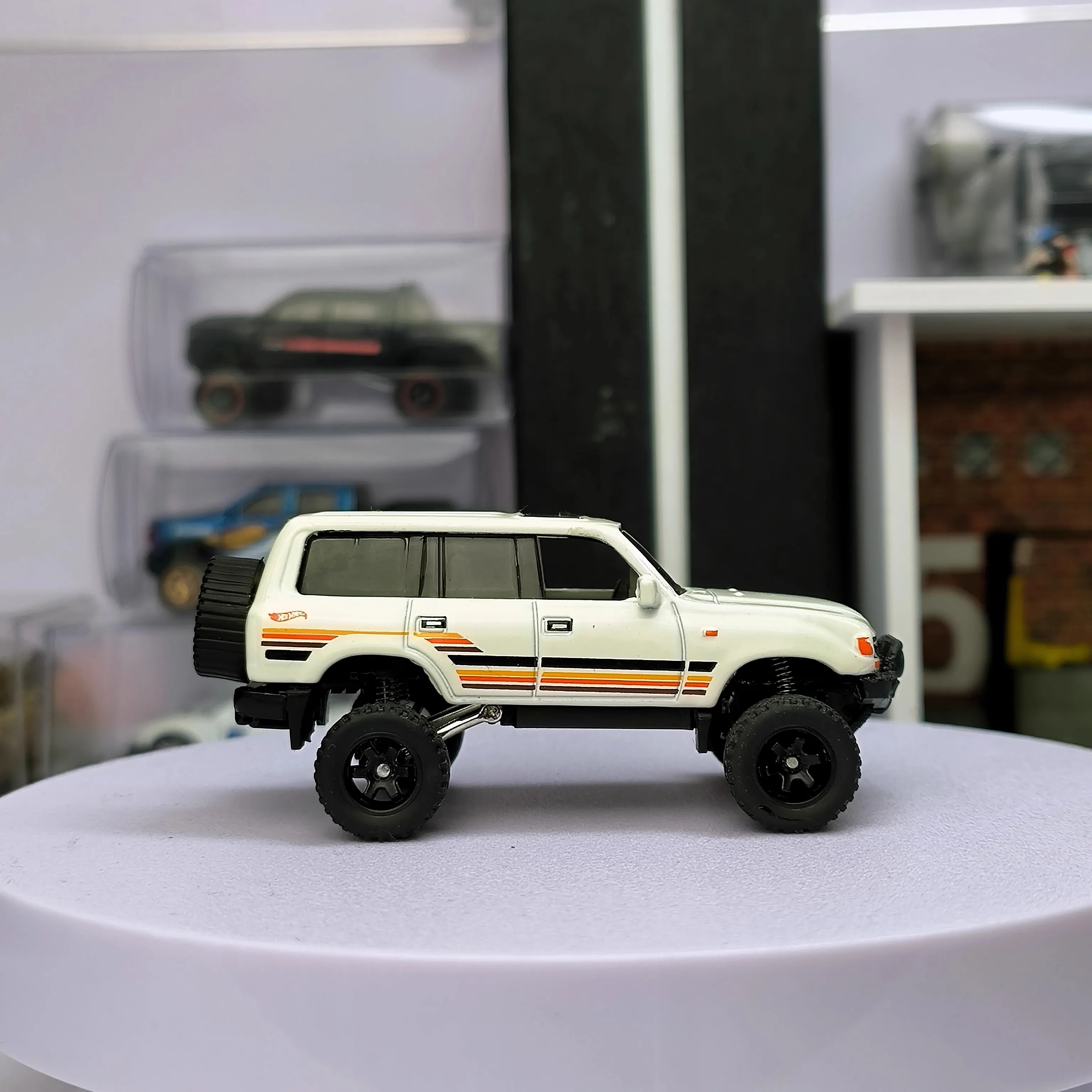 Car Model 1:64 Wheel Lc80 Modified Shock Off-Road Rubber Tyres