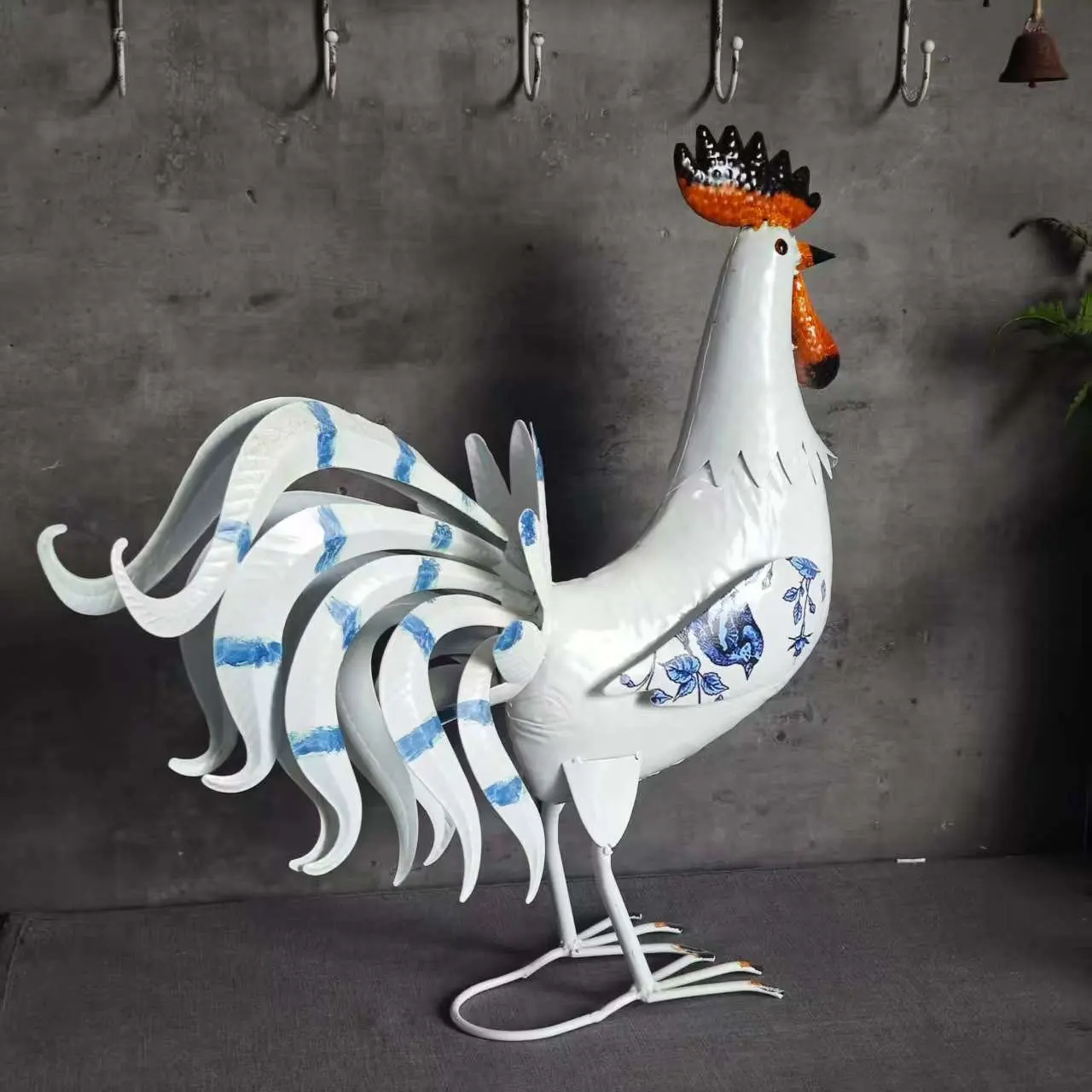 Defect-free Clearance American Country Ironwork Blue-and-white Chicken Decorative Piece for Garden and Courtyard Decoration