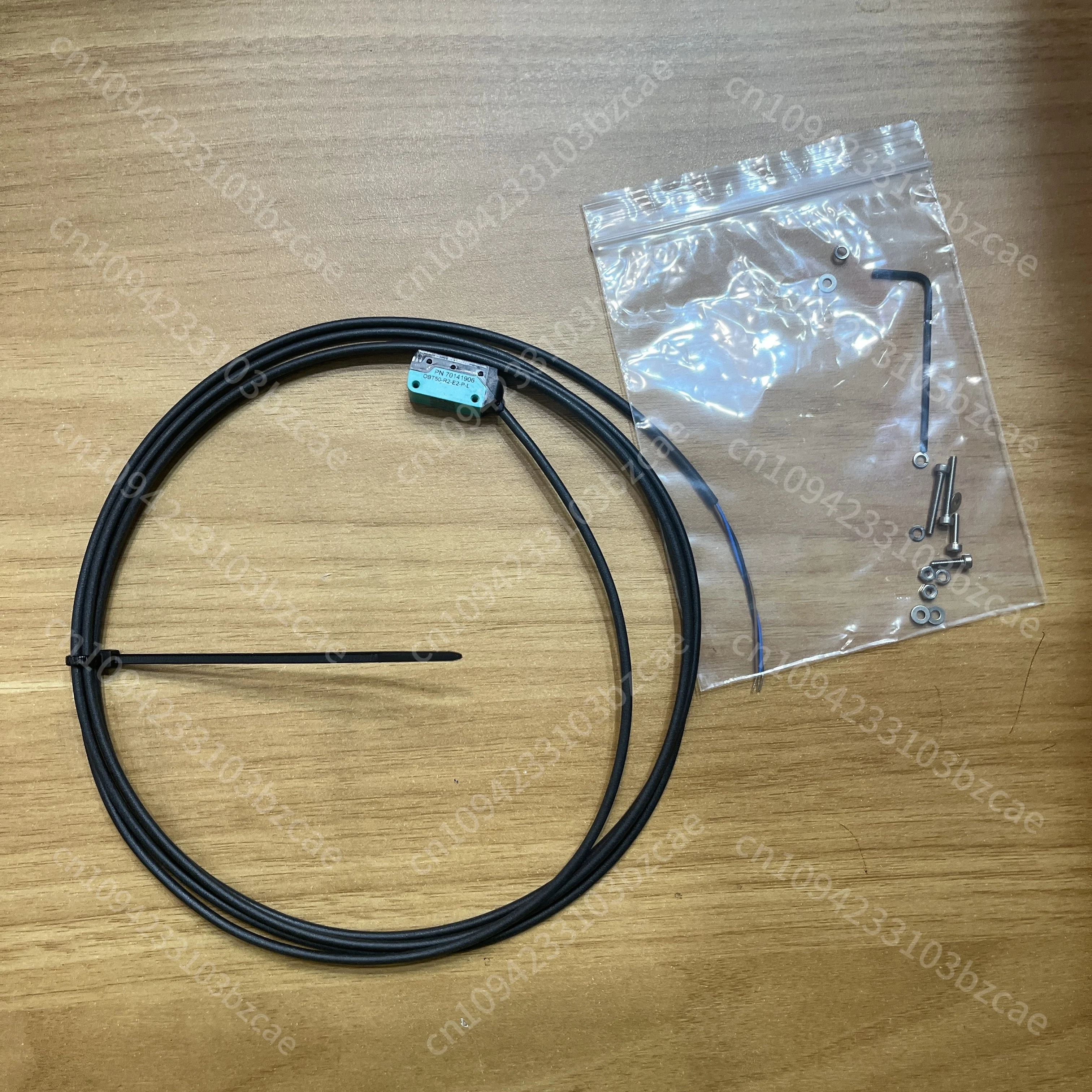 Good Price Original and New Hot Sale Reflective Sensor Photoelectric Switch Sensor OBT50-R2-E2-P-L